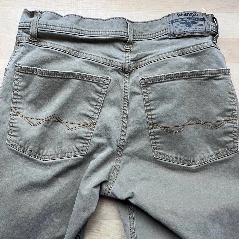 Wrangler Boys Straight Fit Flex Khaki Pants Size 14 / XL Measures 27x28
